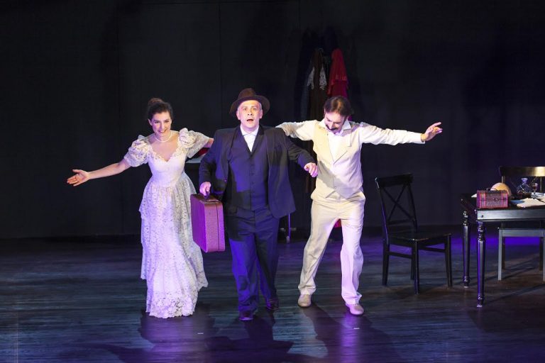 Hangi oyuna gitsek? Kim Var Orada? Muhsin Bey’in Son Hamlet’i