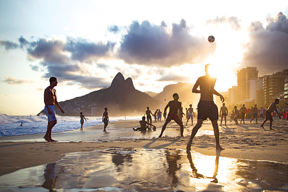 rio110425_ipanemabeach_560
