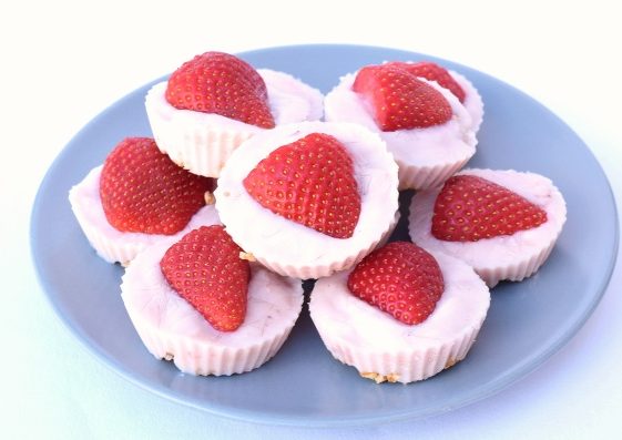 easy-strawberry-granola-frozen-yoghurt-bites-great-for-breakfast-snack-time-or-dessert-super-simple-recipe-for-kids